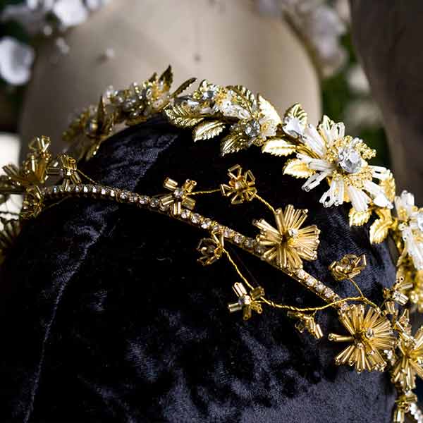 Everything for the bride's look - wedding hair accessories, jewelry, veils, gloves and more