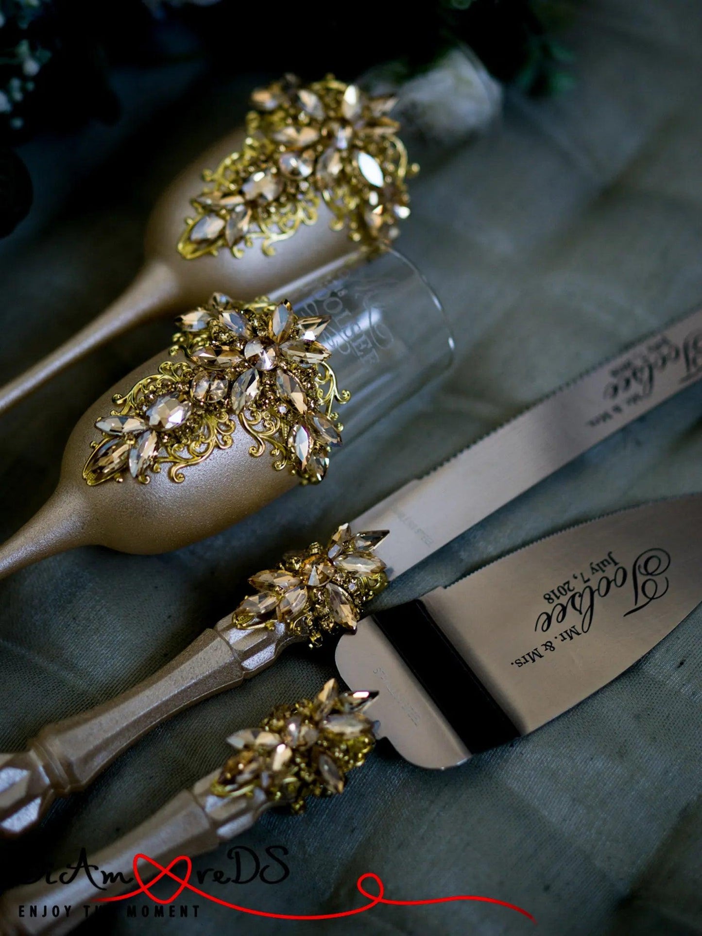 Gloria Gold Champagne Glasses and Cake Serving Set - Personalized Luxury Wedding and Anniversary Gift