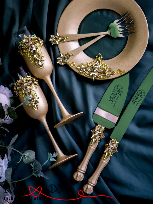 Gold wedding champagne glasses and cake set