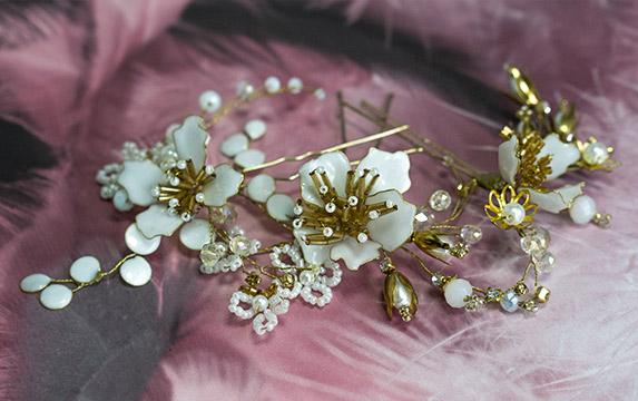 Gold flower hair accessories for wedding