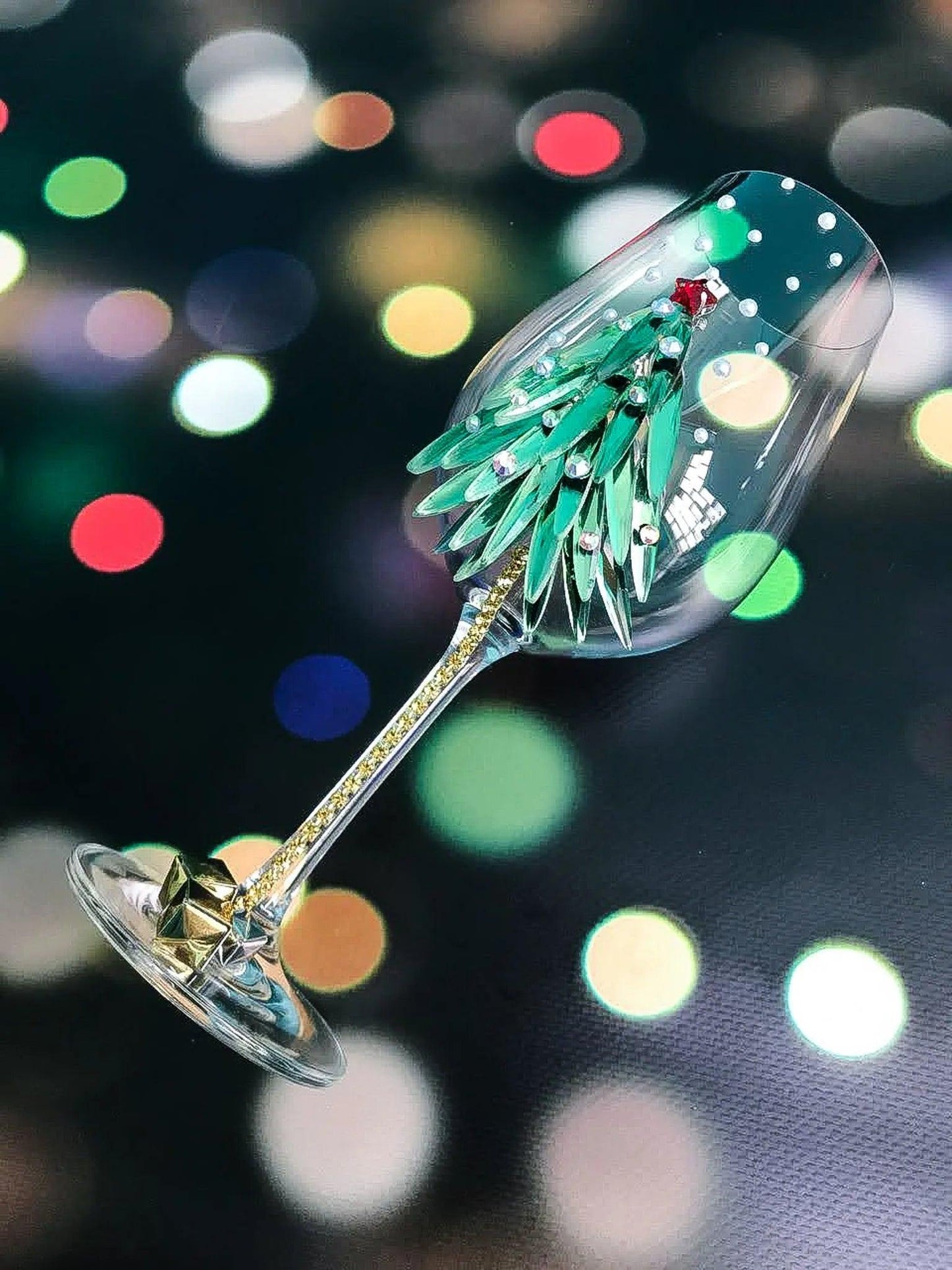 Personalized Wine Glasses with Christmas Tree Design