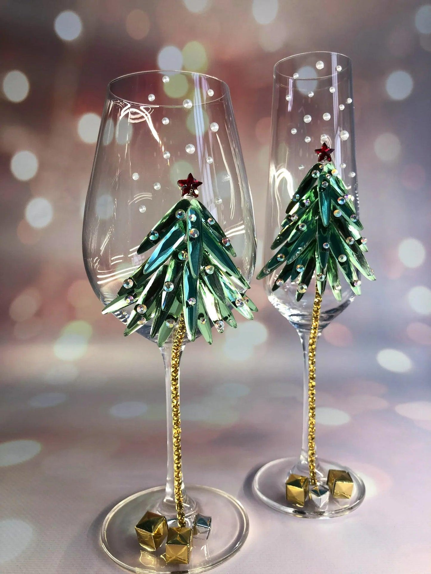 Personalized Wine Glasses with Christmas Tree Design