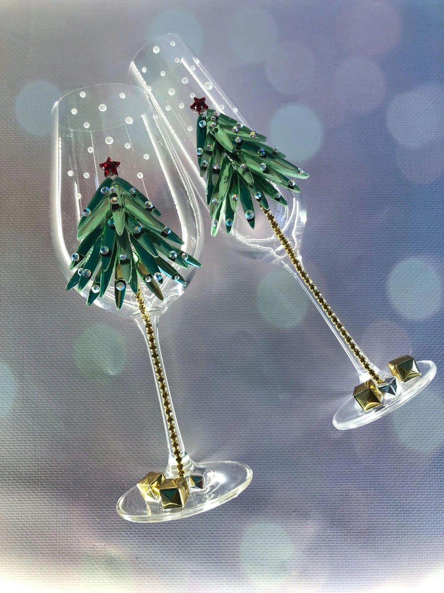 Personalized Wine Glasses with Christmas Tree Design