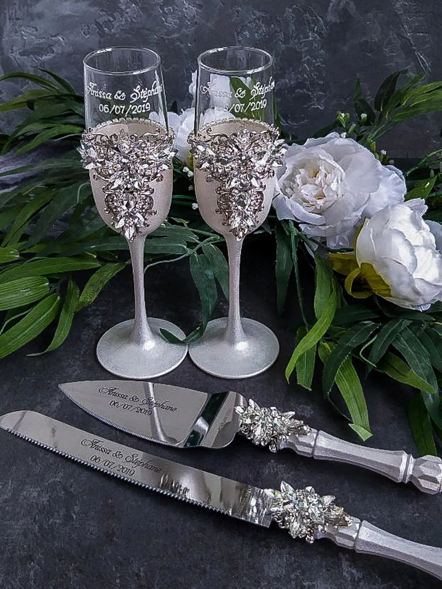 Silver Personalized Crystals Elegant Wedding Champagne Glasses with Server and Knife