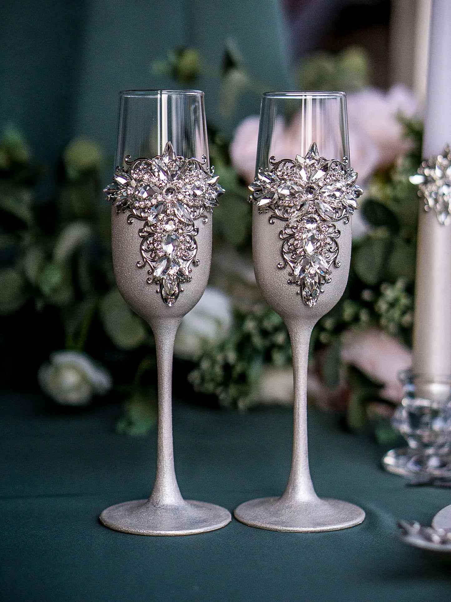 Silver Personalized Crystals Elegant Wedding Champagne Glasses with Server and Knife