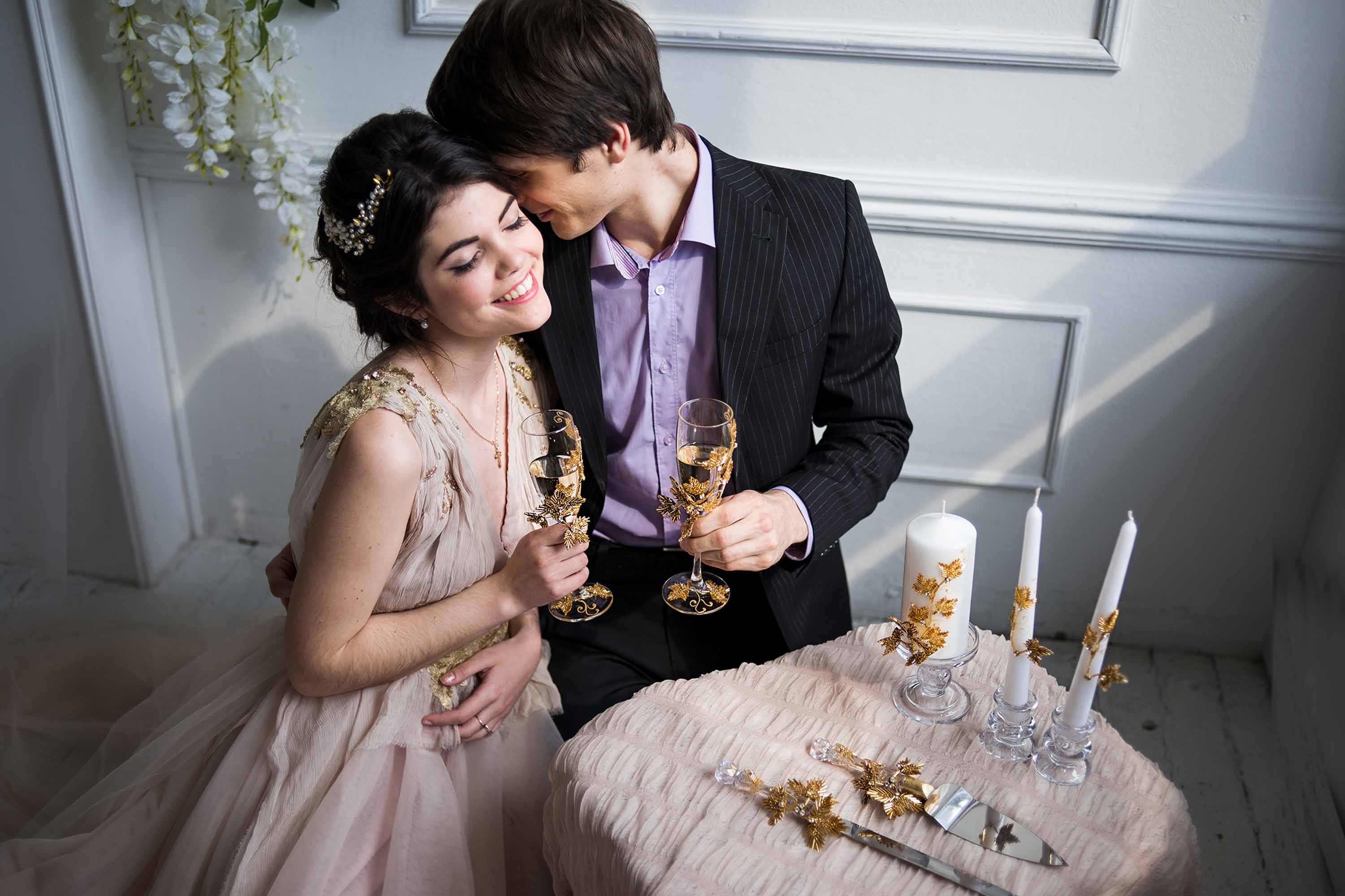 Assortment of wedding decor and supplies, featuring personalized wedding glasses and cake cutting sets, alongside customizable unity ceremony accessories for a unique celebration