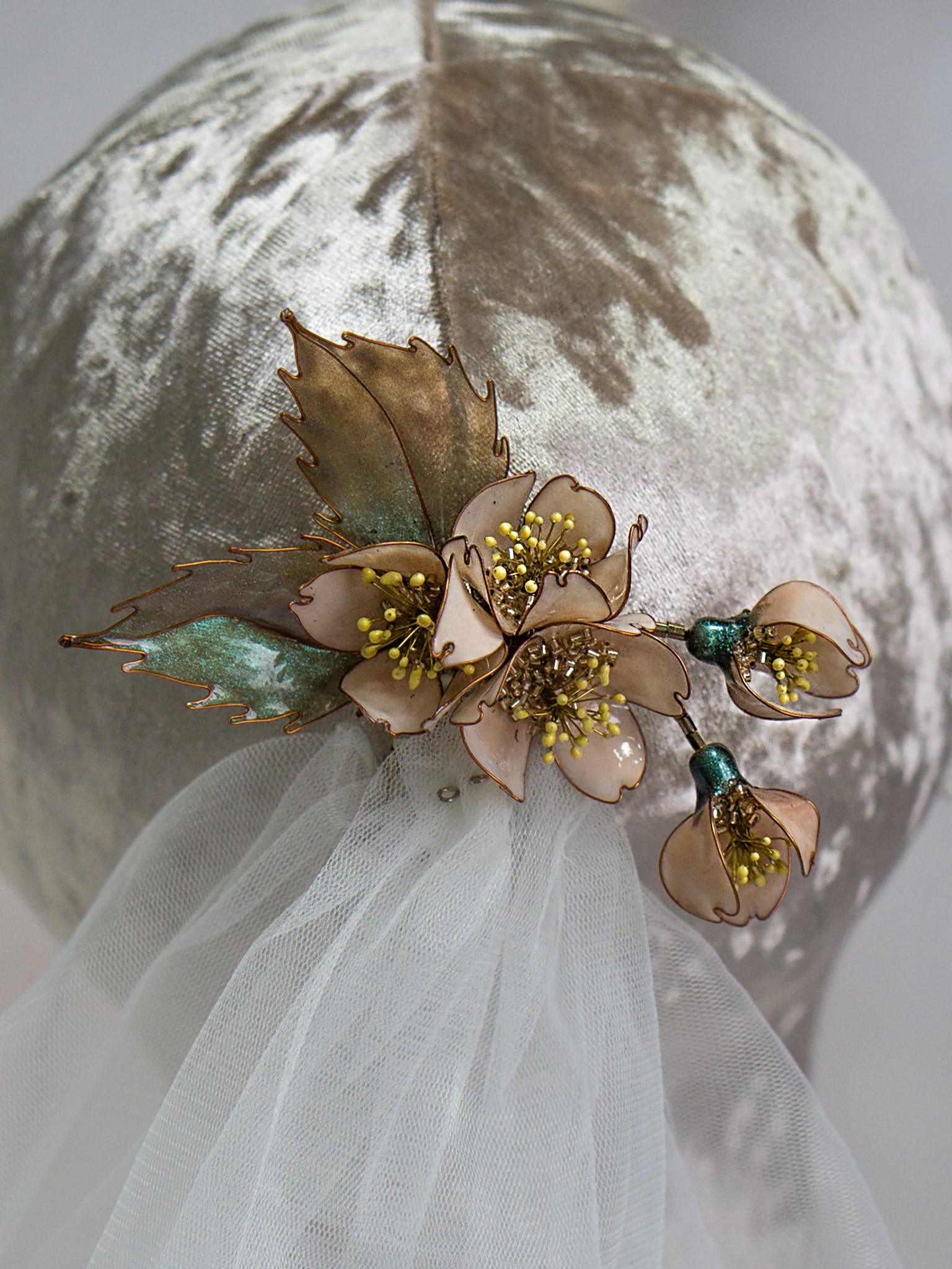 A Delicate Touch of Peach: Light Pink Hair Comb with Floral Accents