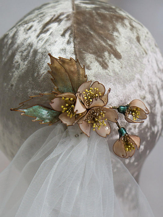 A Delicate Touch of Peach: Light Pink Hair Comb with Floral Accents
