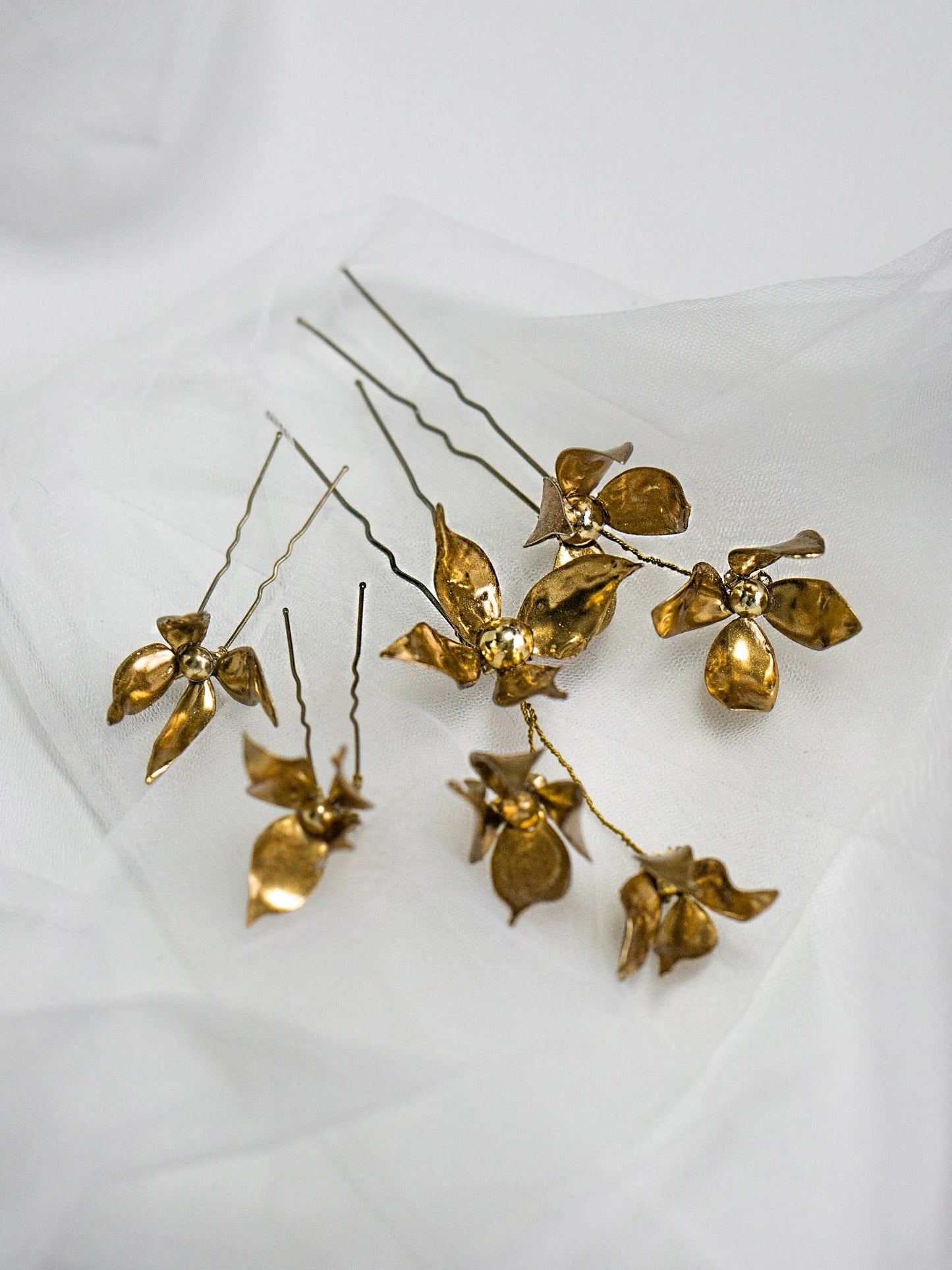 Gold Flower Hair Pins with Pearls and Crystals for Stunning Bridal Hairstyles
