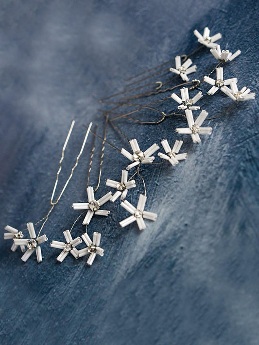 Classic and Timeless Daisy Hair Accessories for Wedding Hairstyles