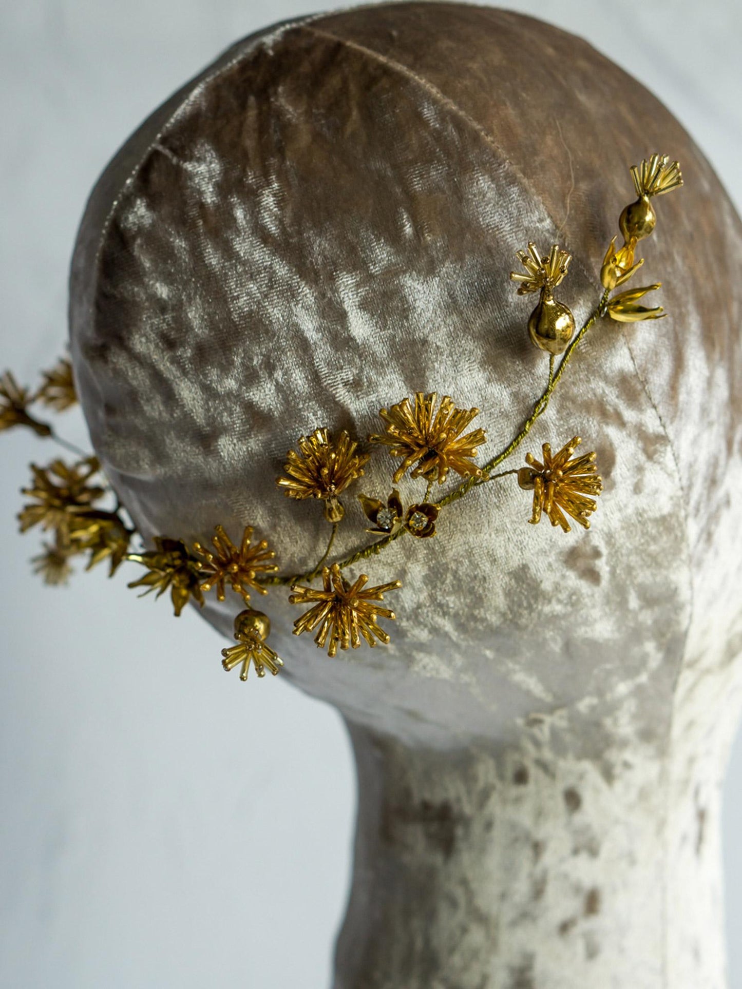 Floral Beauty: Gold Hair Vines for a Dreamy Bridal Look