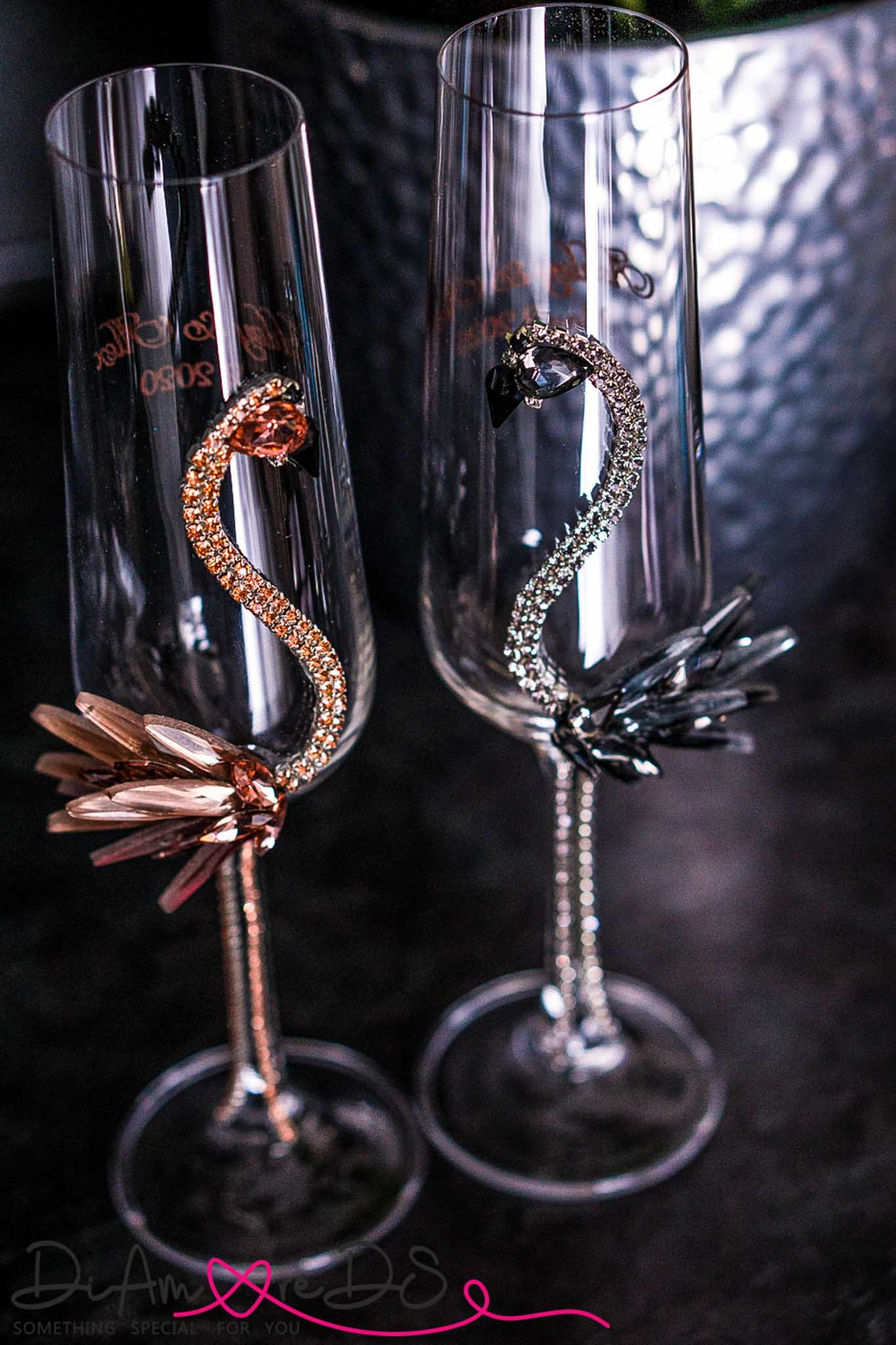 Black wine glasses with flamingo design 
