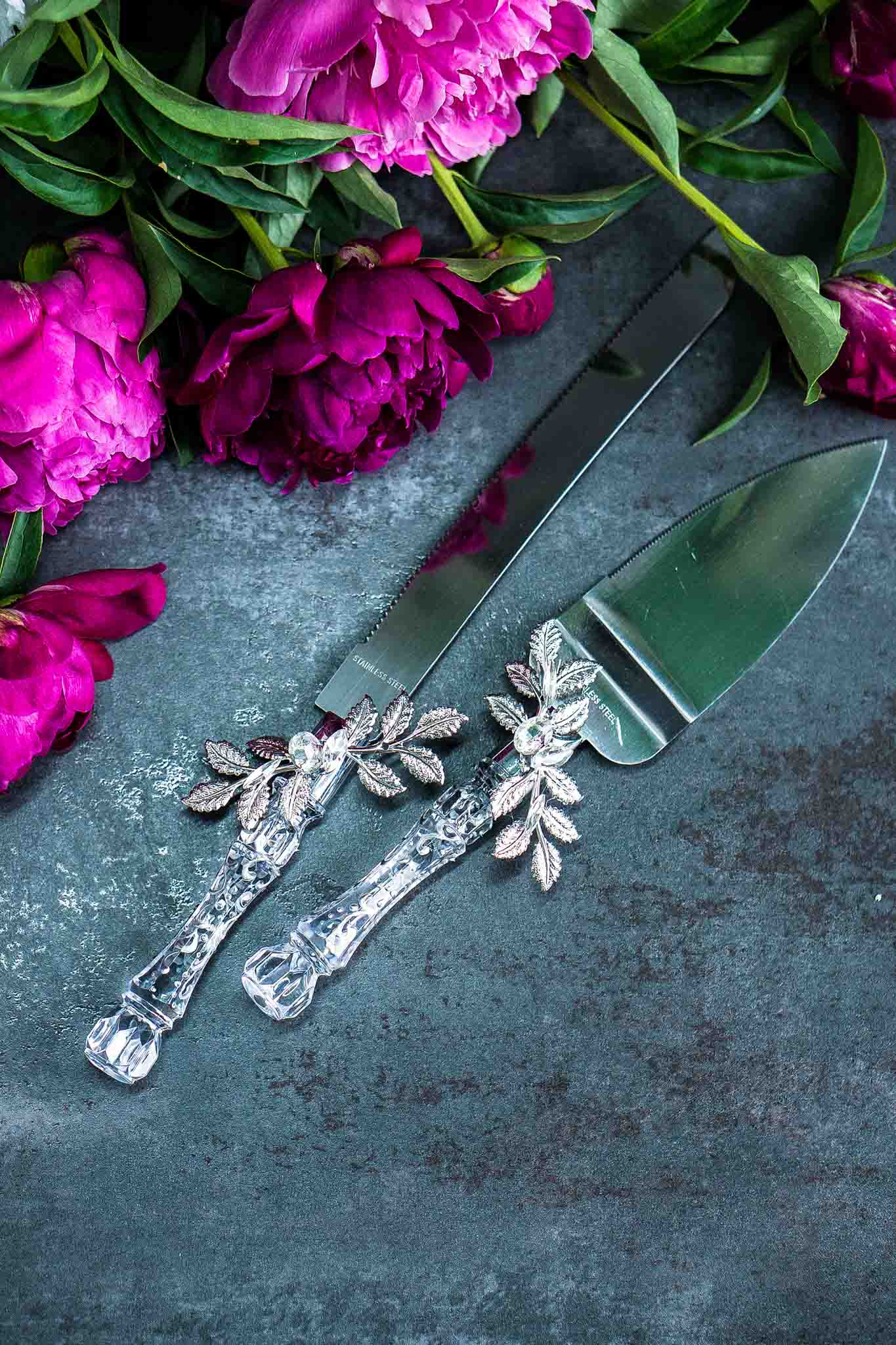 Silver-themed wedding cake serving set from Aurora Collection