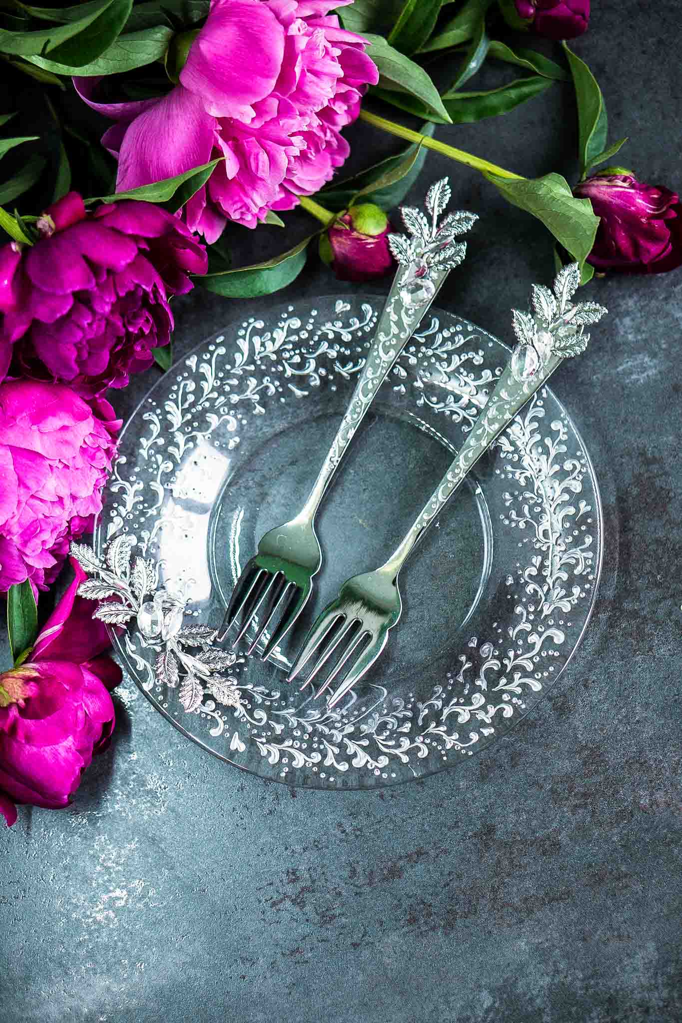 Aurora Collection cake plate and forks