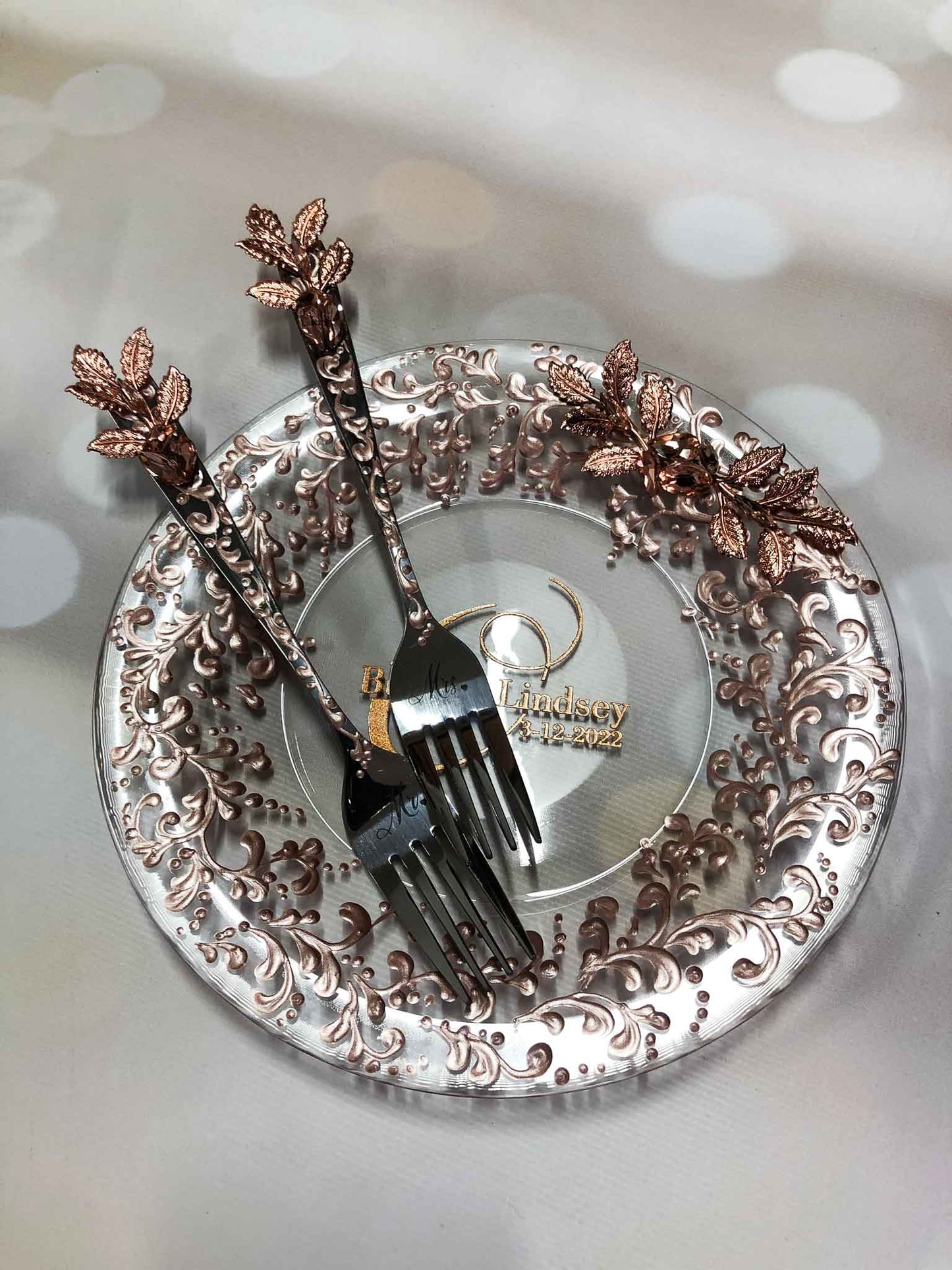Decorative plate and forks for wedding cake