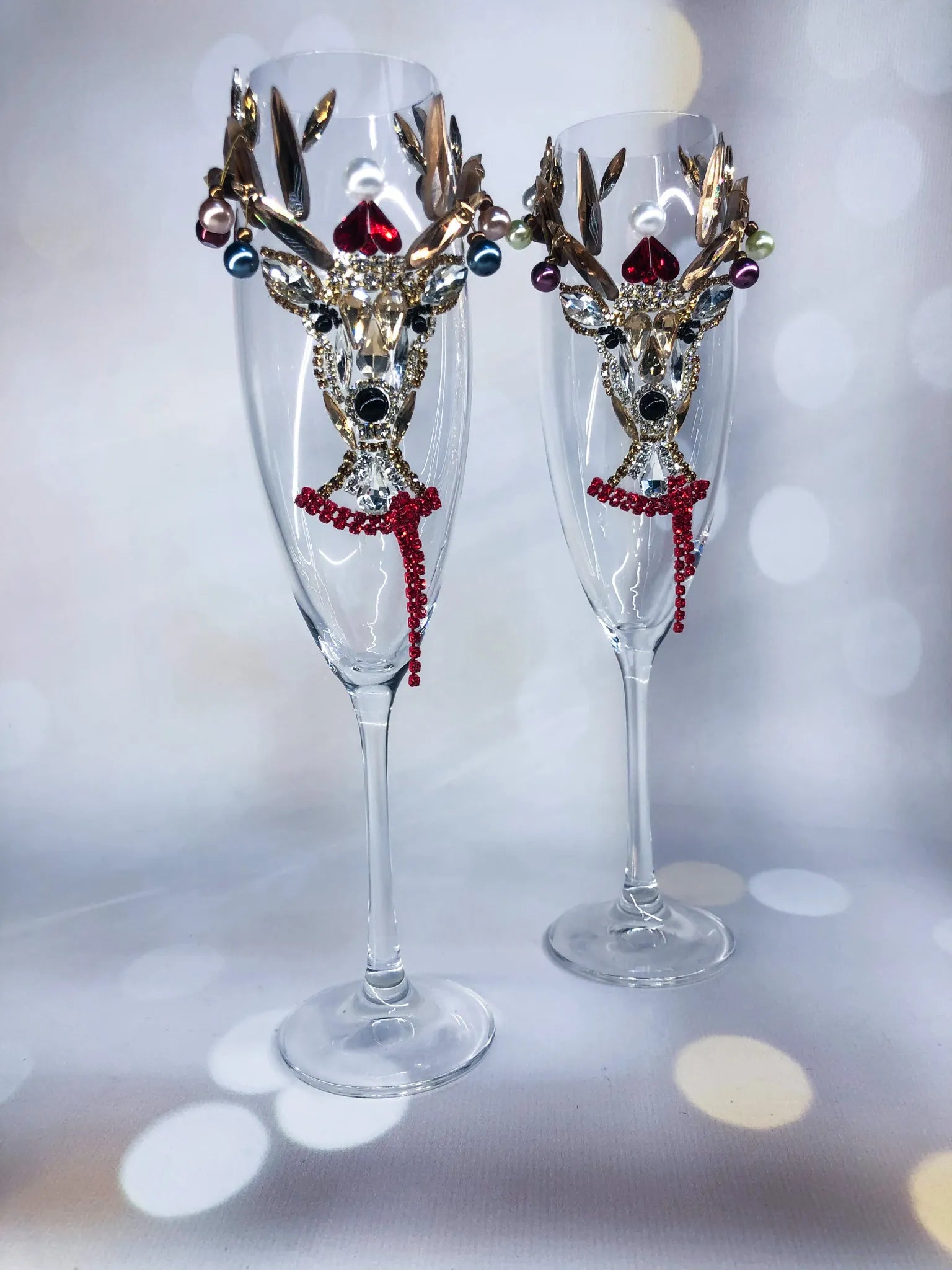 Wine glass with golden deer horns