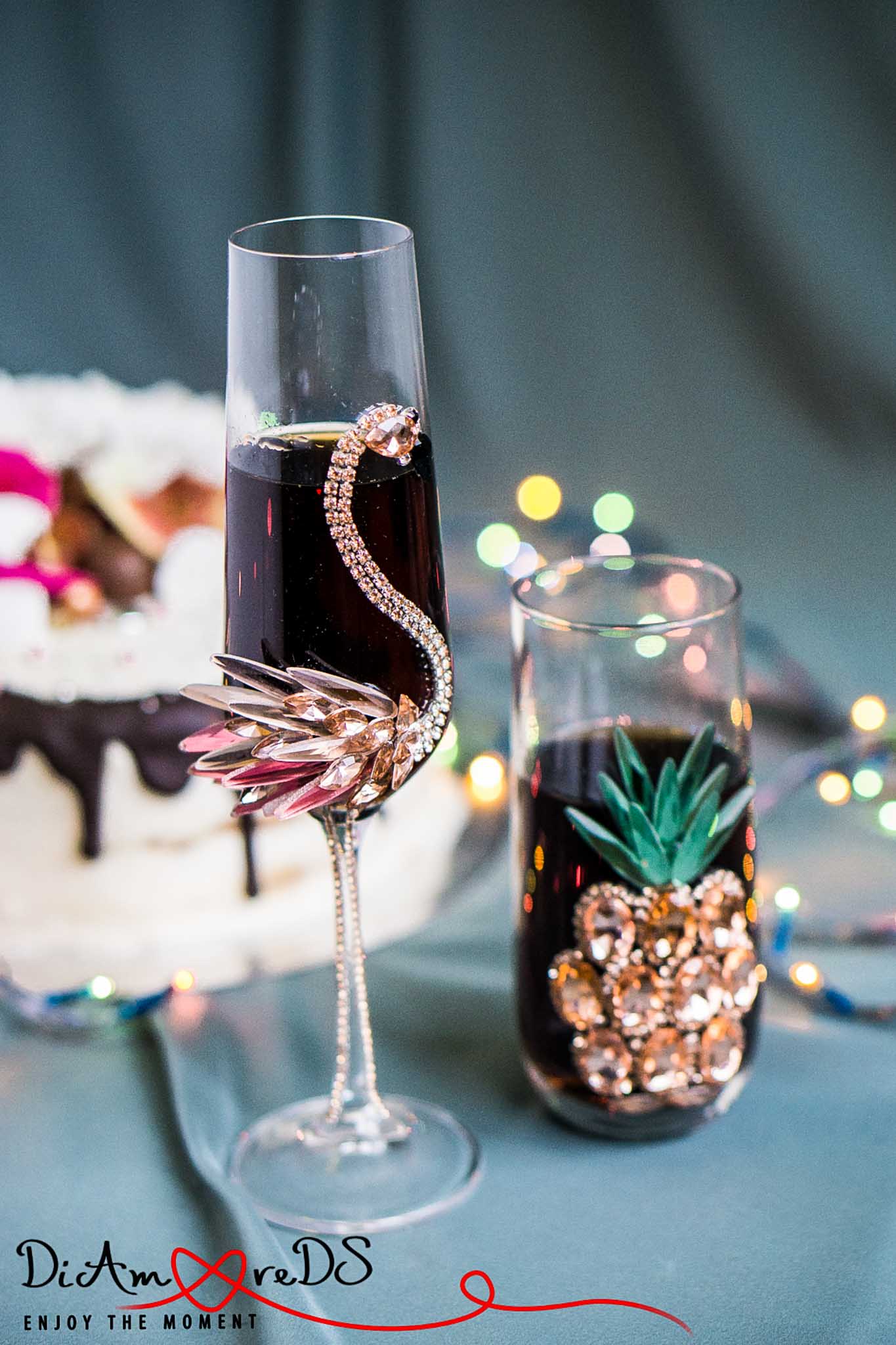 Stylish wedding party glassware 