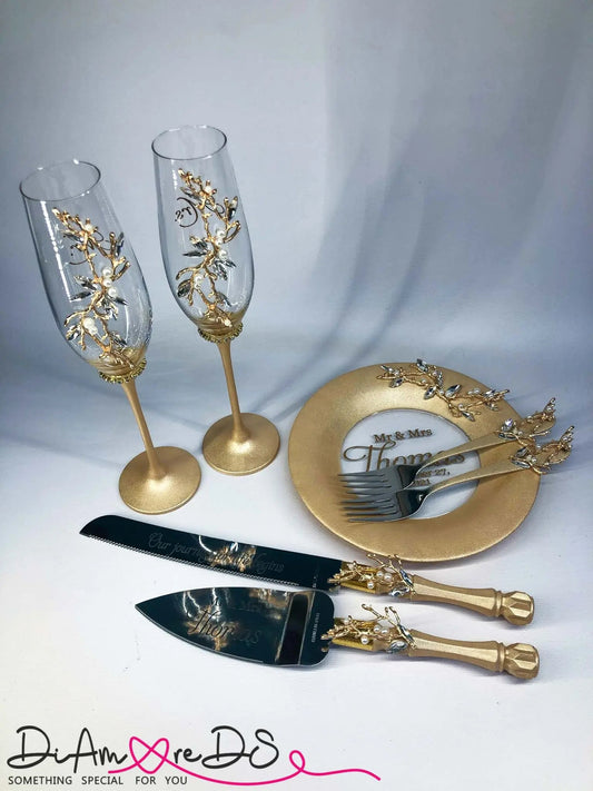Gold wedding glasses and cake set