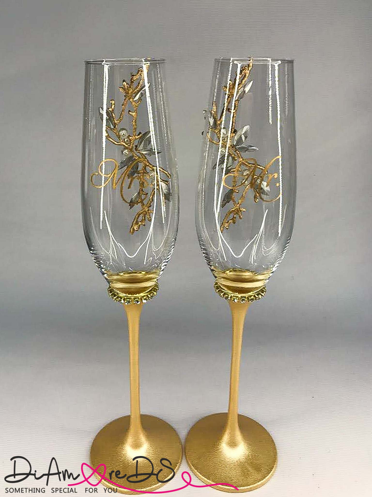 Elegant Fiora Gold wedding glasses for a memorable toast
