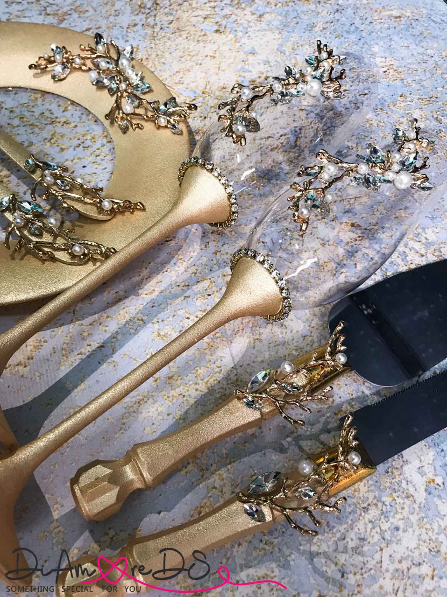 Fiora Gold wedding glasses by DiAmoreDS: a keepsake to cherish