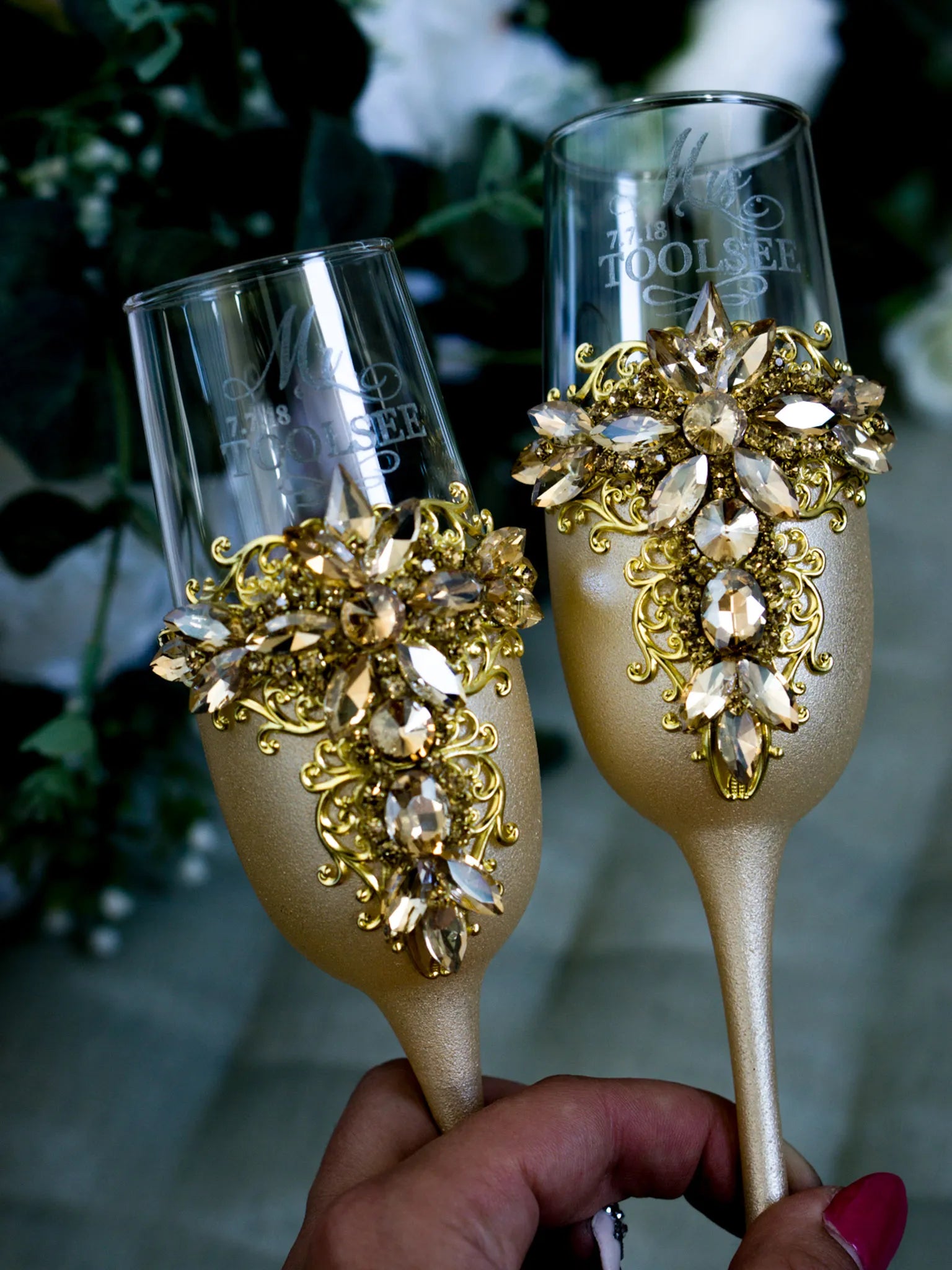 Filigree-designed champagne glasses