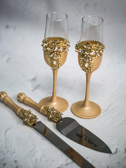 Gloria Gold Champagne Glasses and Cake Serving Set - Personalized Luxury Wedding and Anniversary Gift