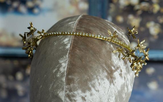 Gorgeous gold headband with daisy flowers for the wedding guest