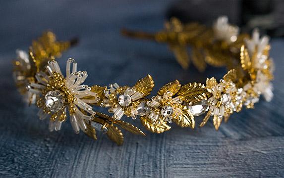 Bridal Hair Accessory with Golden Glamour