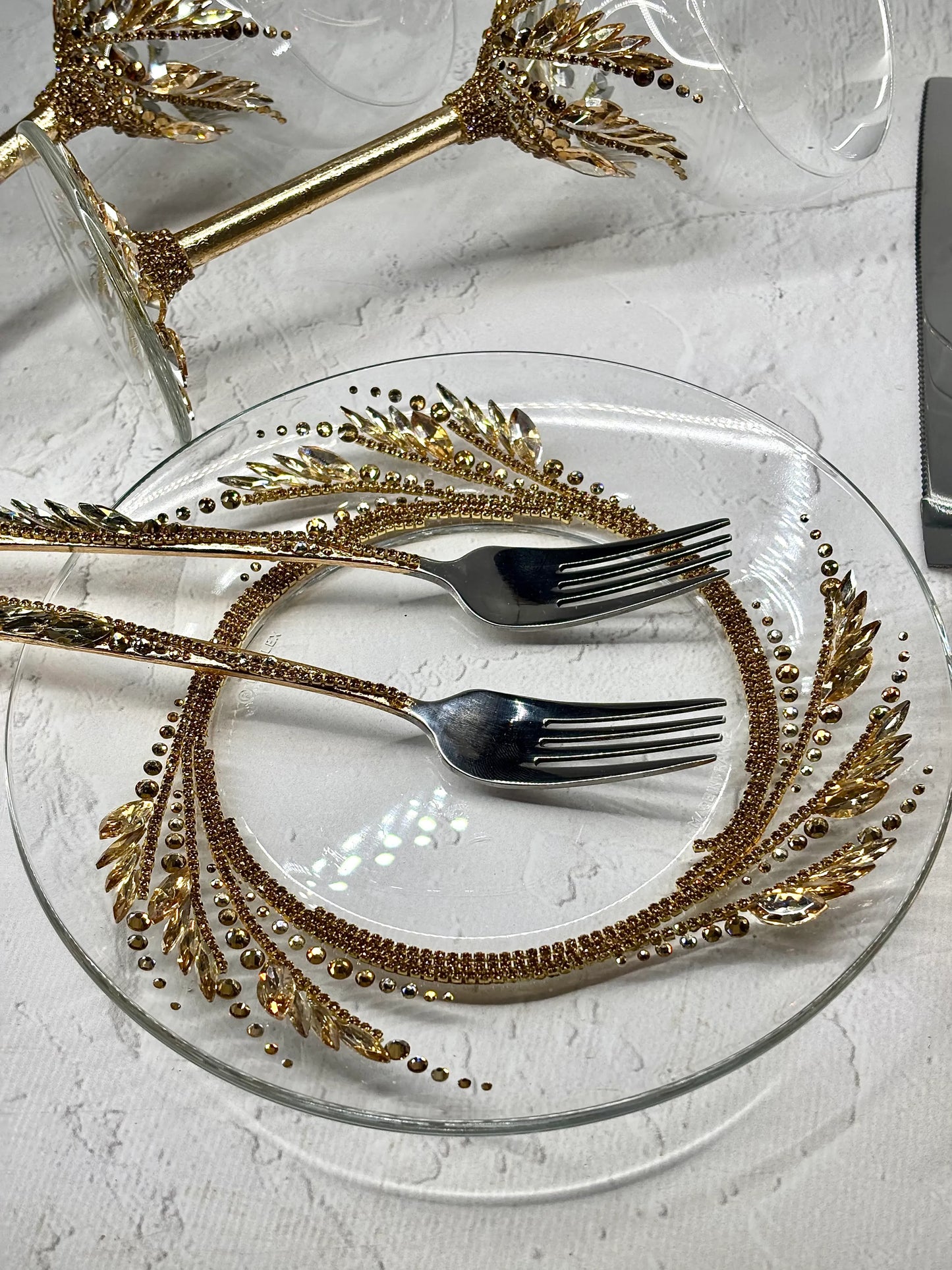 Sophisticated Wedding Plate with Forks for Cake