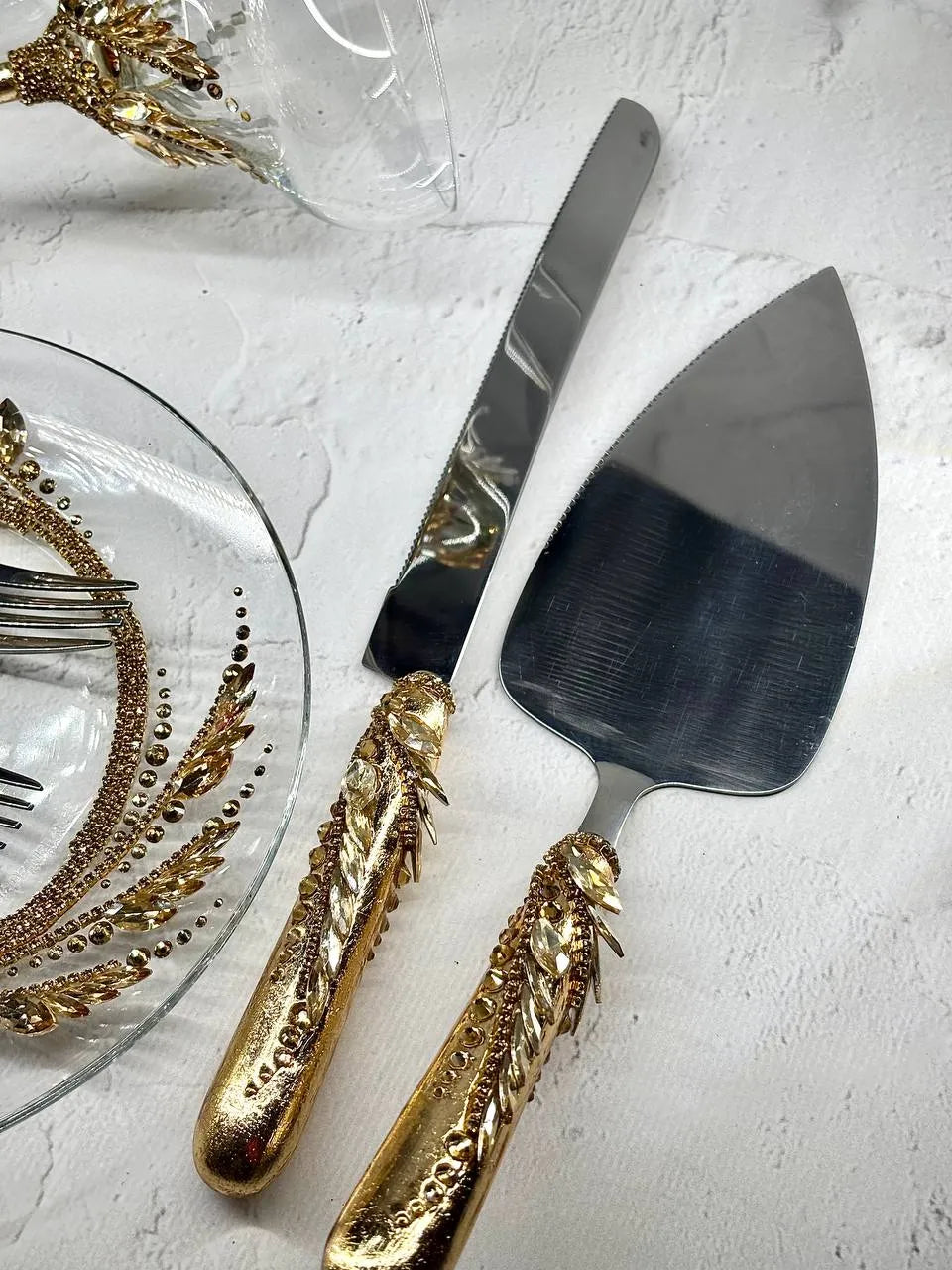 Golden Hypnosis Cake Server Set with elegant design