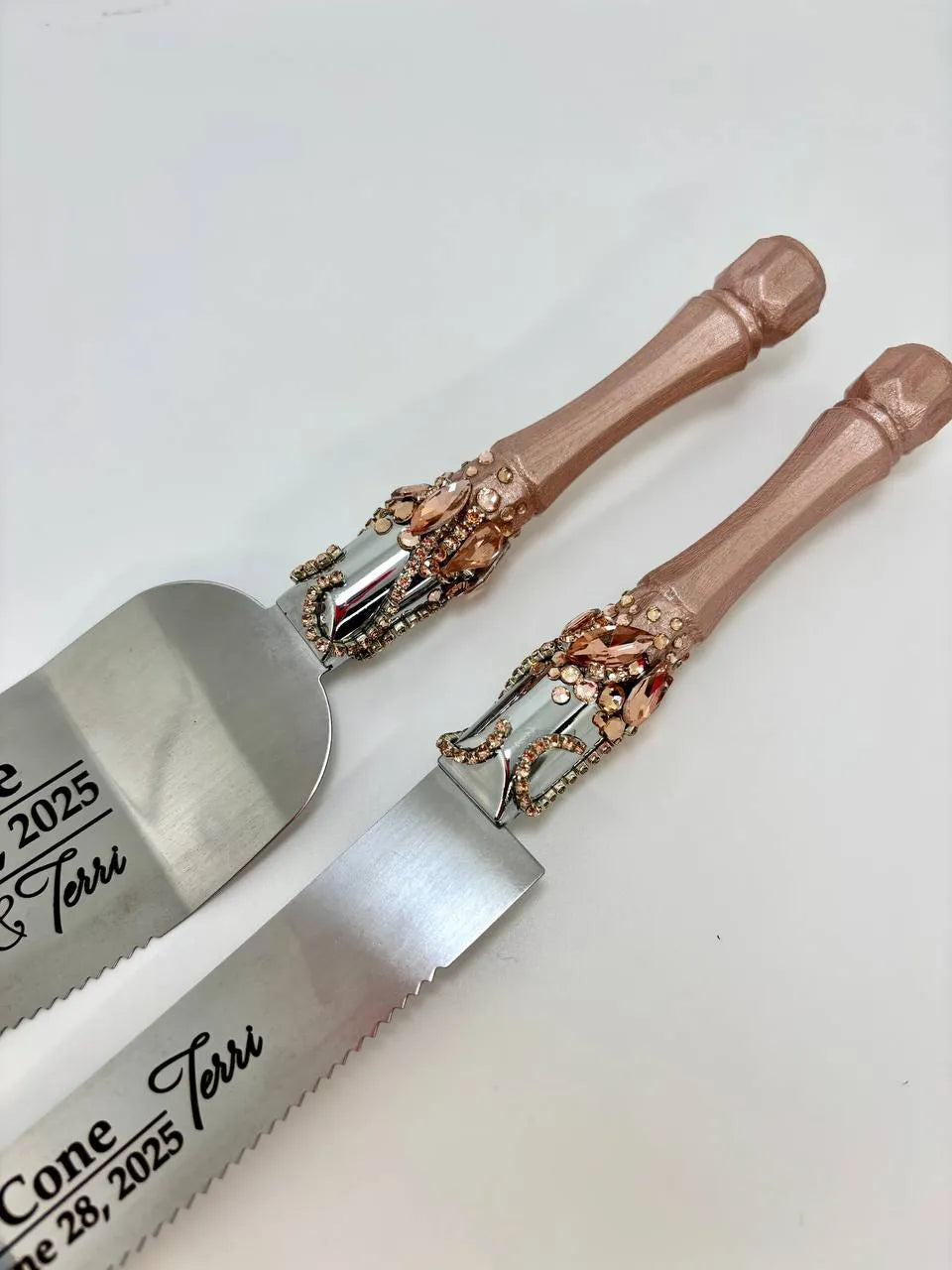 Rose gold personalized cake server for timeless wedding