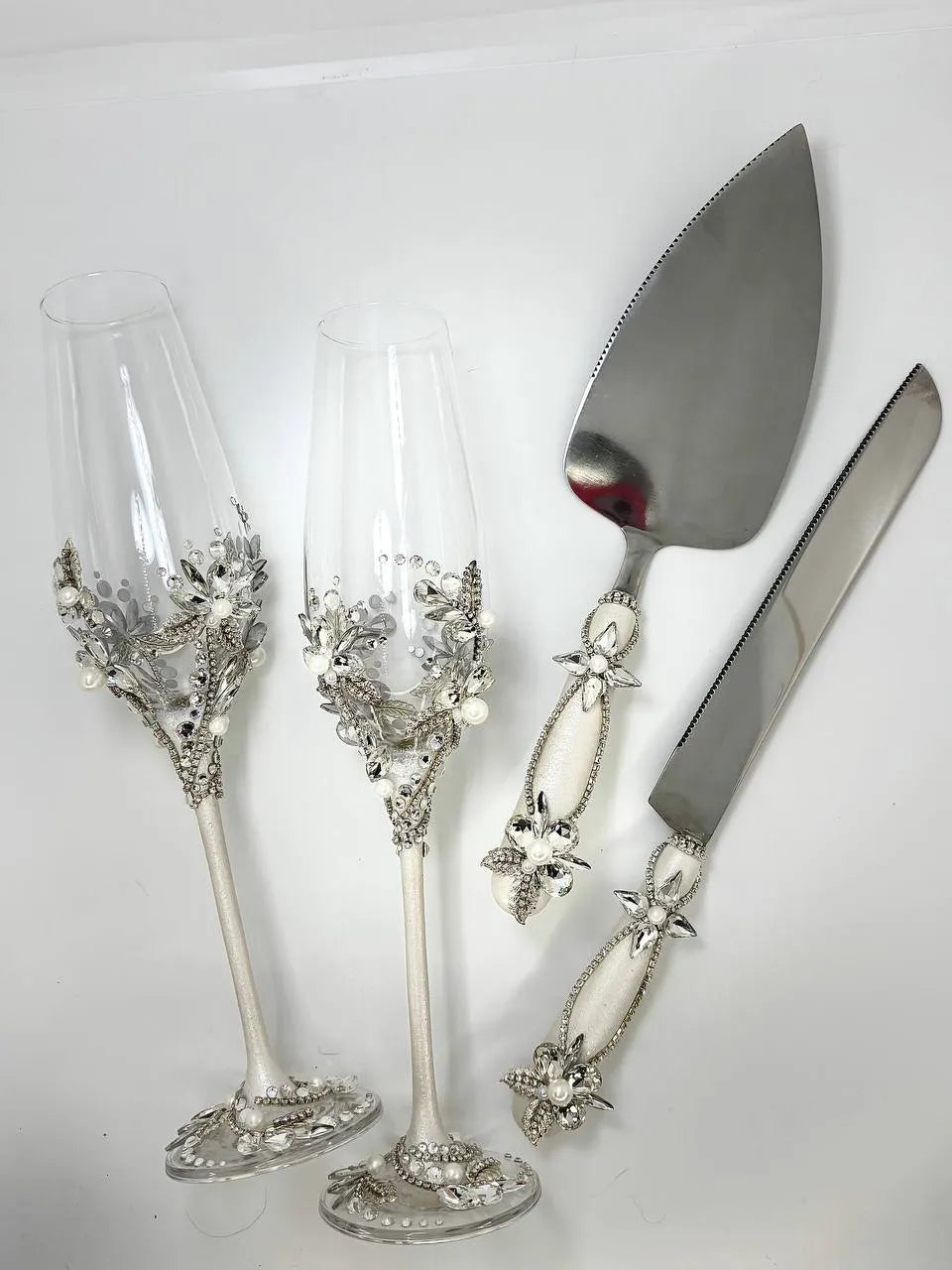 Thoughtful wedding anniversary gift set with cake server and champagne flutes, featuring handmade elegance and personalization