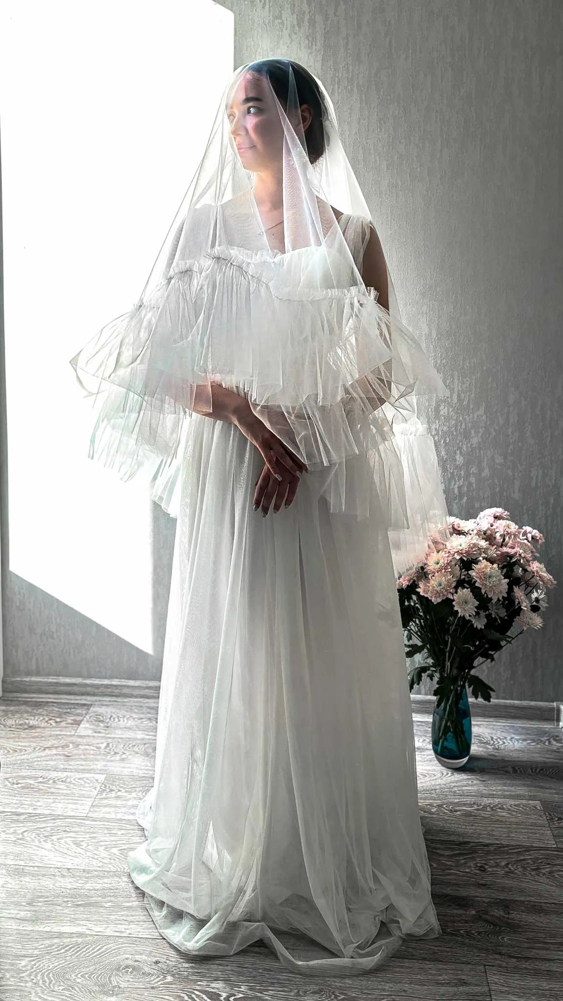 Elegant bridal veil made of delicate tulle