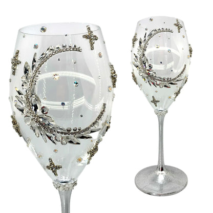 Stunning wedding flutes for celestial or romantic wedding themes