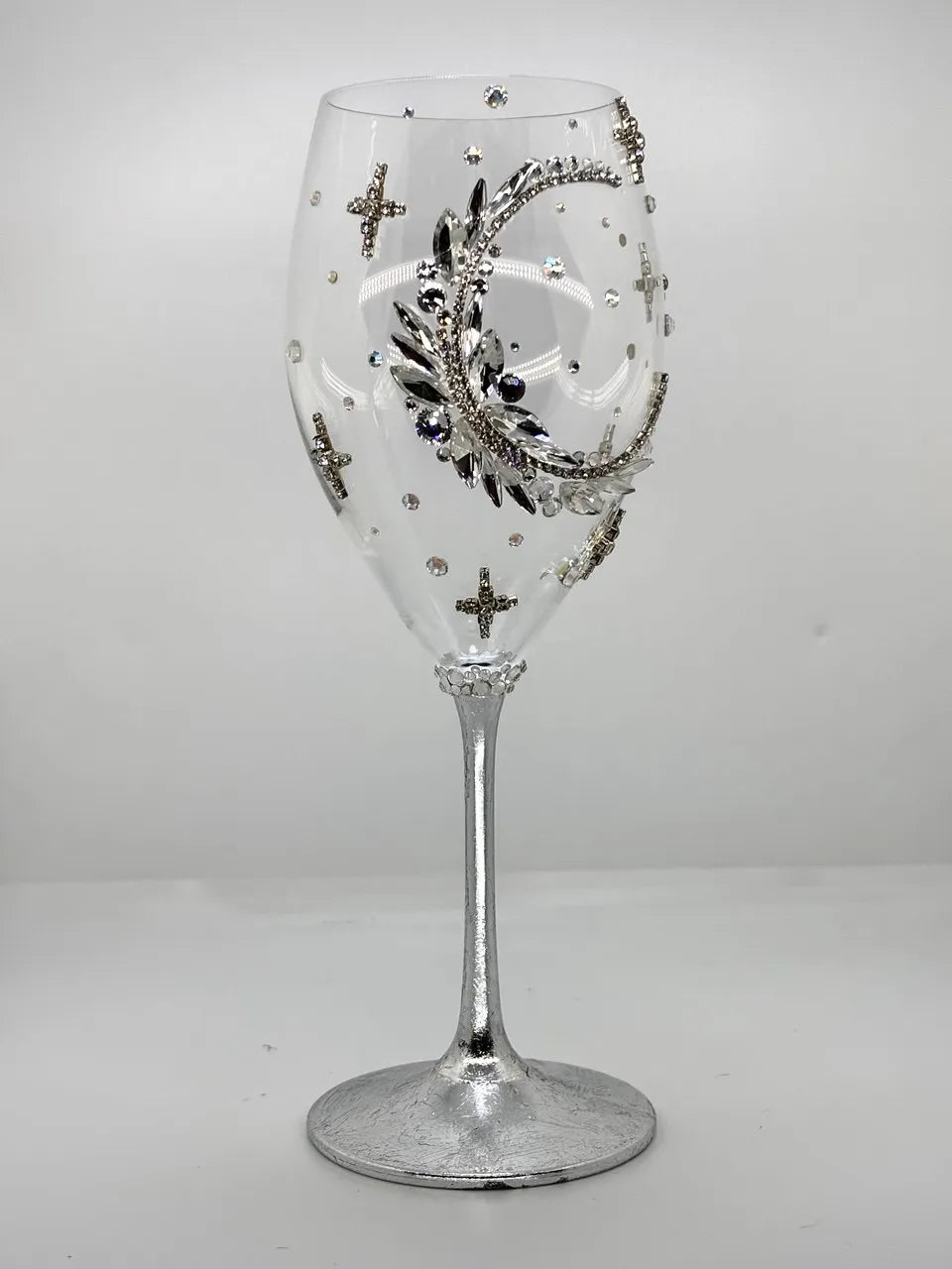 Elegant wine glass gift for women, brides, and loved ones