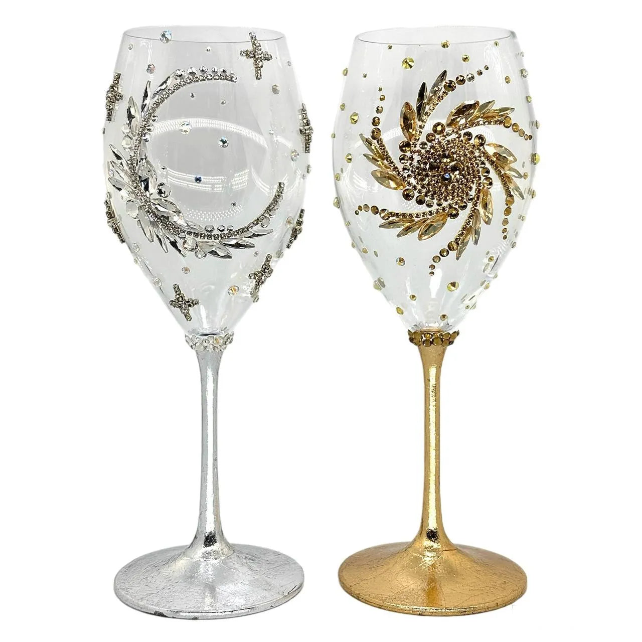 Personalized wedding champagne flutes as timeless keepsakes