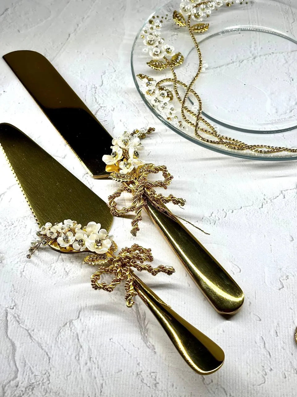 Charming gold cake cutting set by collection "Vintage Flowers