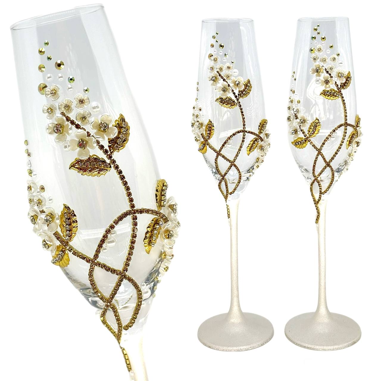 Elegant toasting flutes for weddings from the "Vintage Flowers" collection 