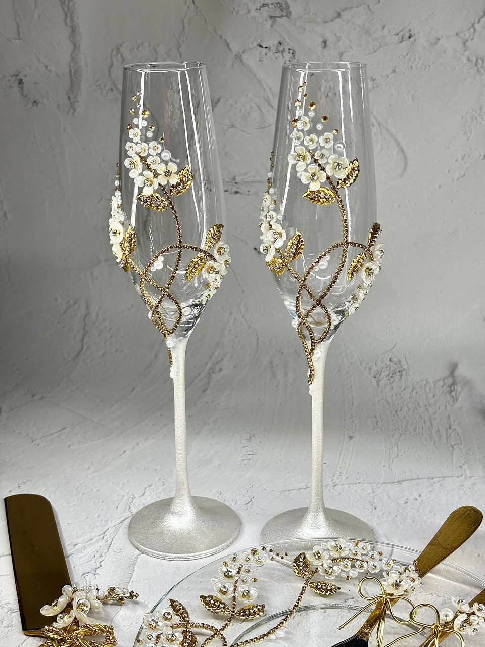 Romantic champagne wedding glasses  by collection "Vintage Flowers" for weddings
