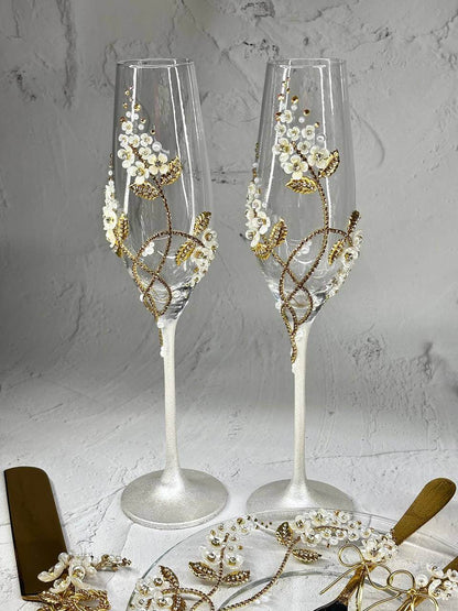 Romantic champagne wedding glasses  by collection "Vintage Flowers" for weddings