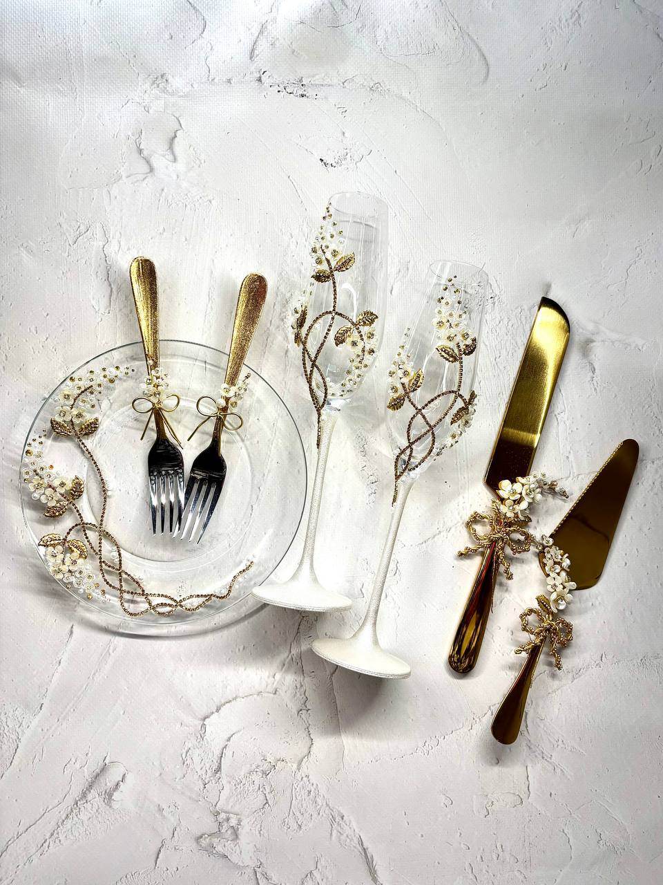 Champagne Flutes, Cake Plate and Forks with Gold Serving Set 