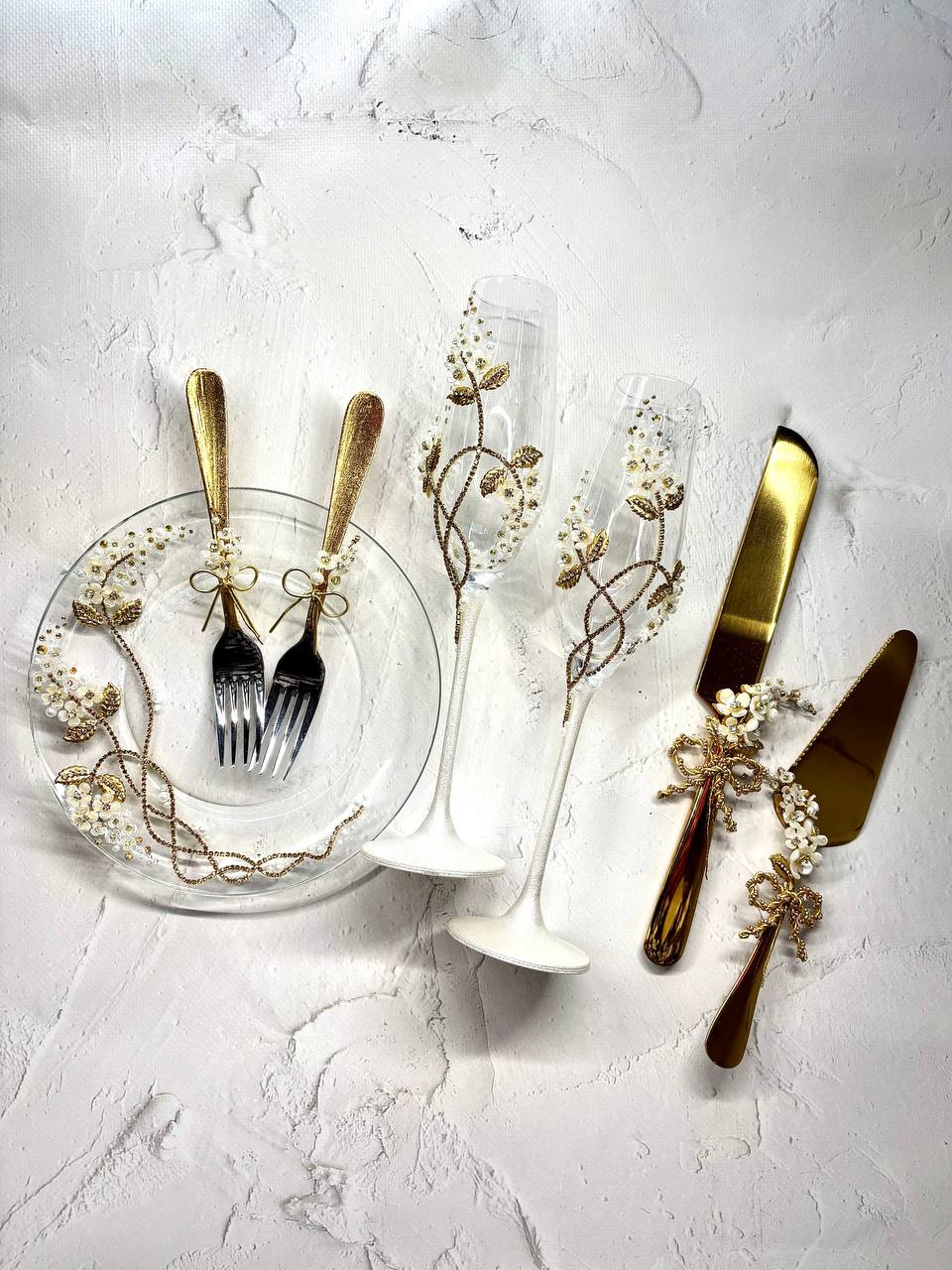 "Vintage Flowers" wedding glasses and cake serving set for special occasions 