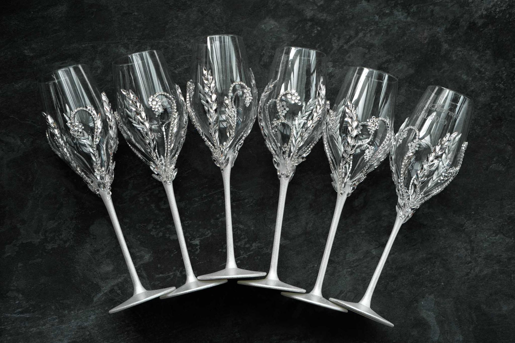 Wedding champagne glasses with engraved names