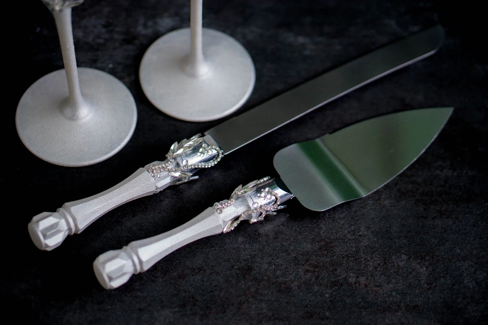 Personalized wedding cake knife and server set