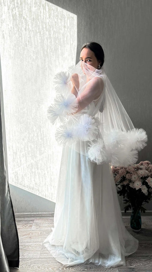 Two-layer bridal veil with pom-poms