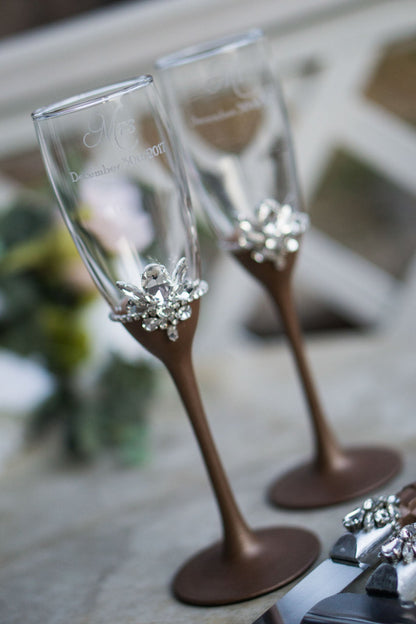 Elegant cake serving set and champagne flutes in brown tones