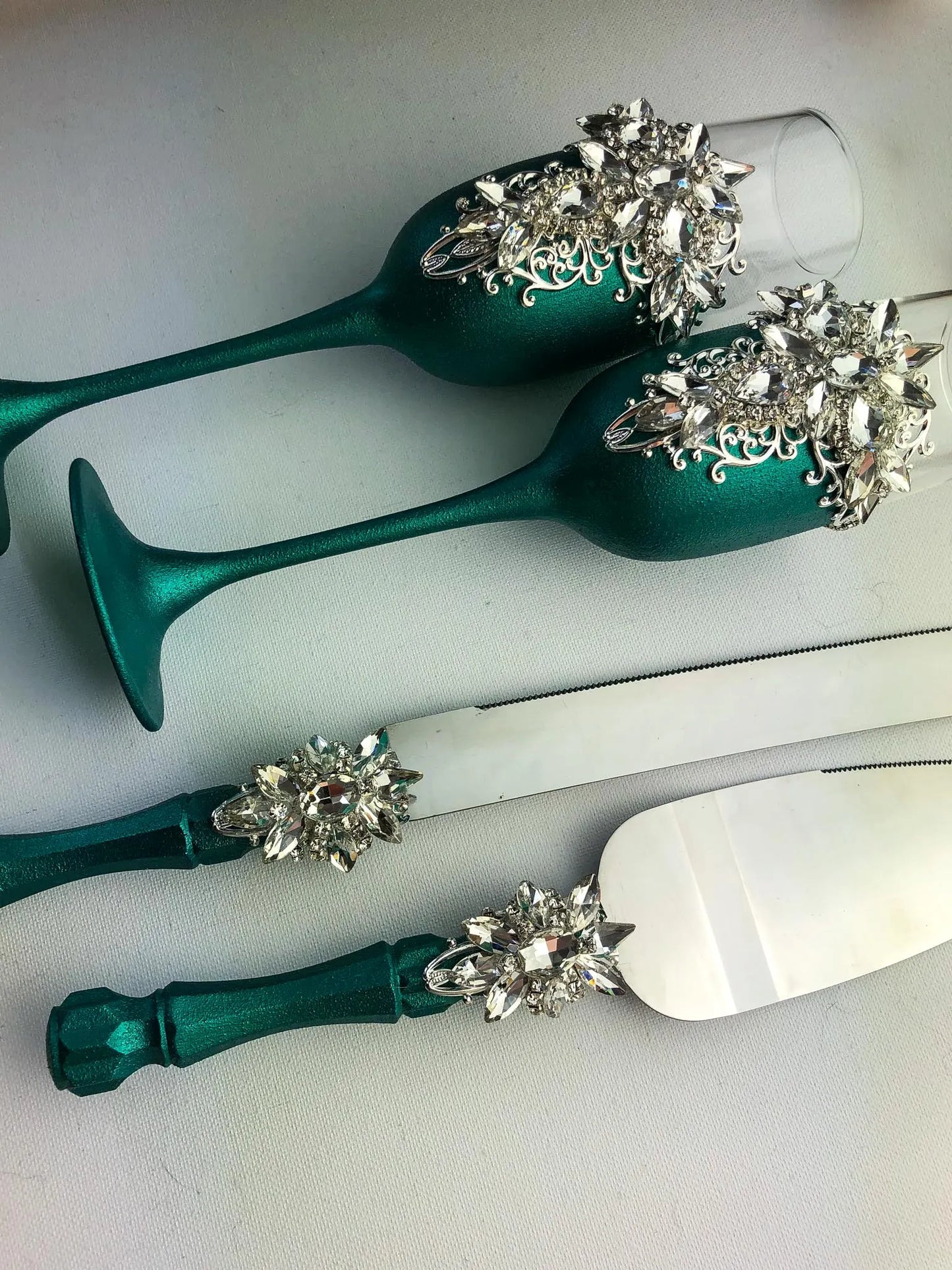 Customizable emerald and silver crystal champagne glasses