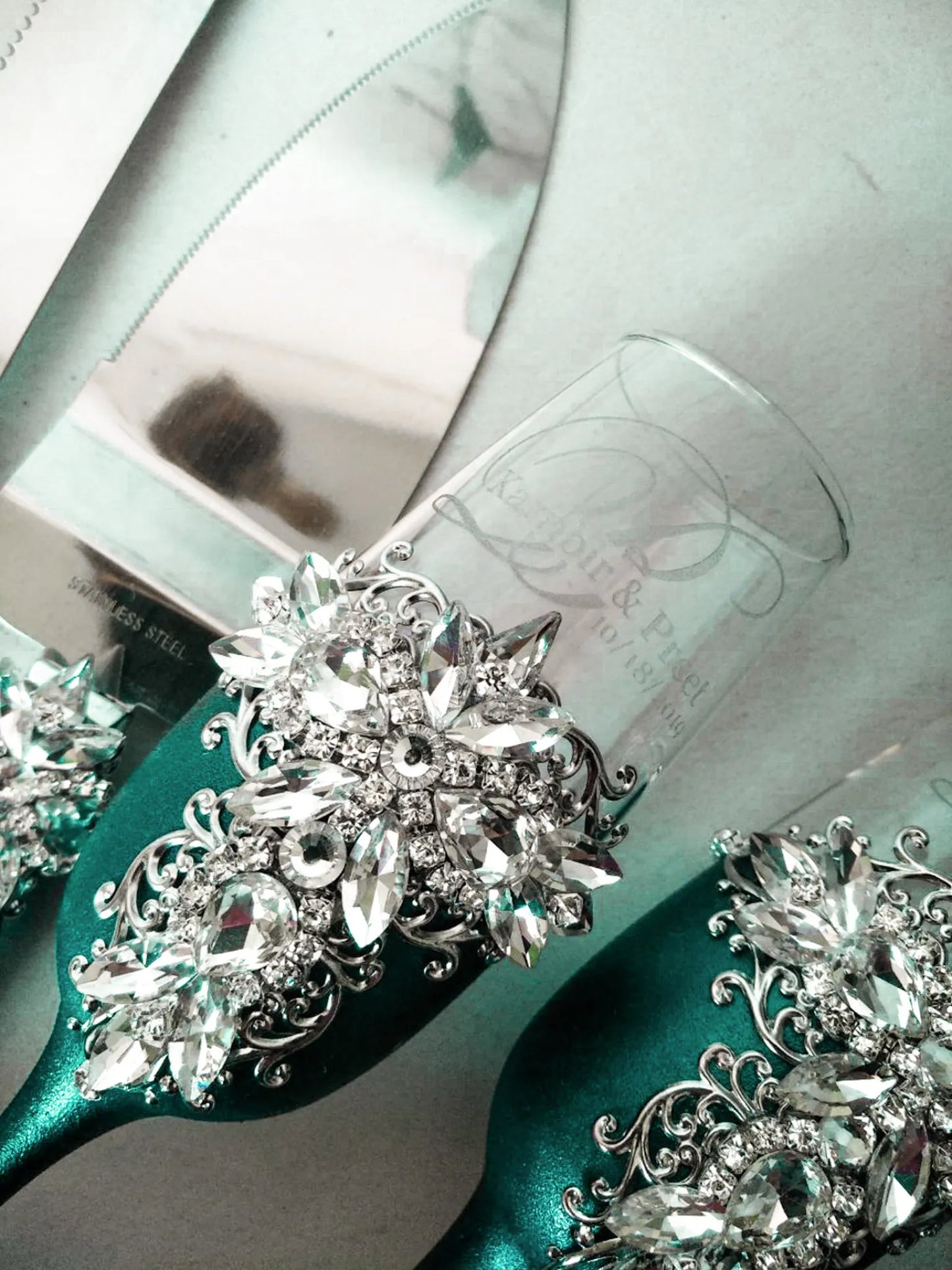 Personalized toasting glasses with emerald accents