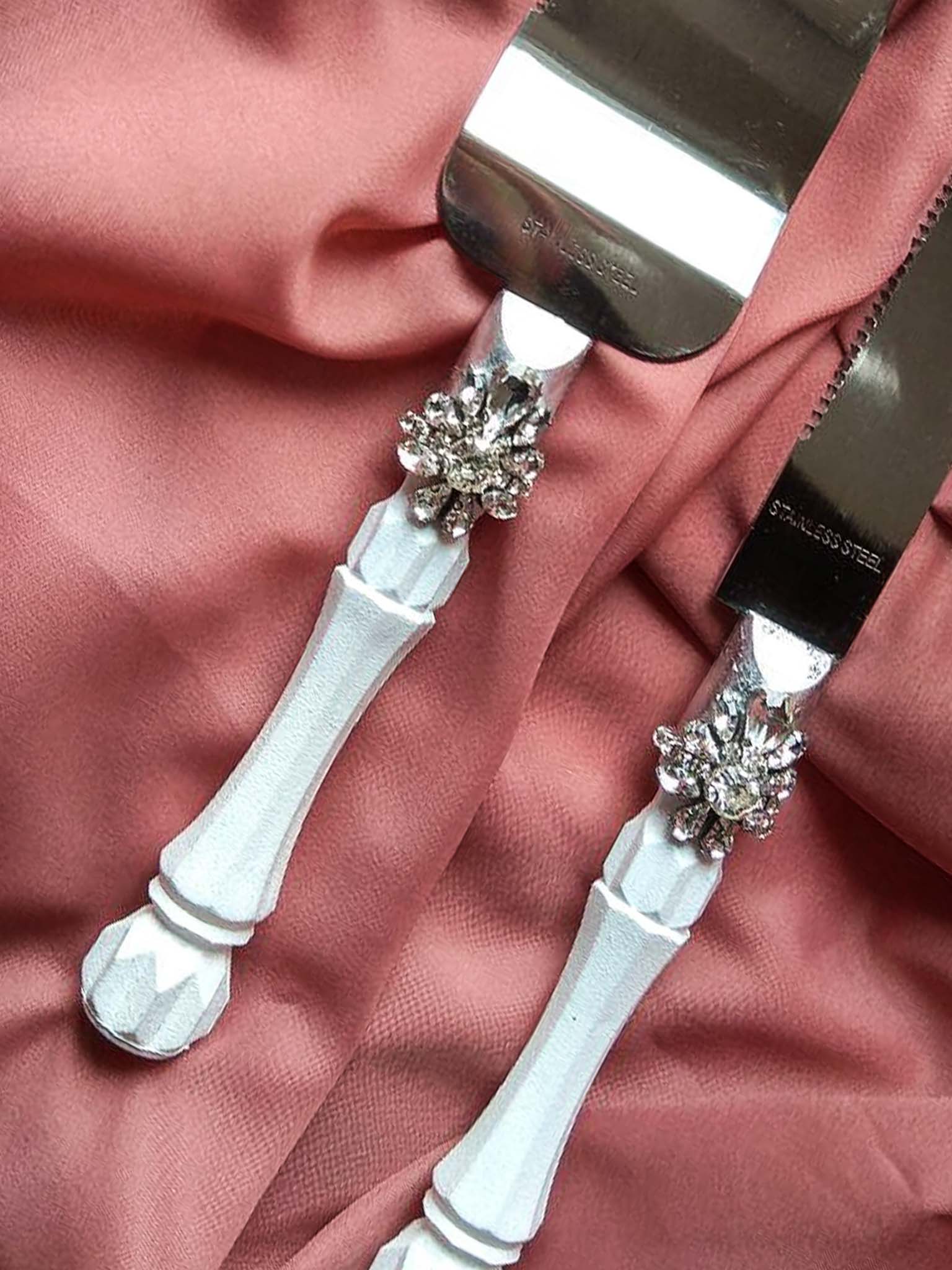 Timeless white and silver wedding utensils with crystals