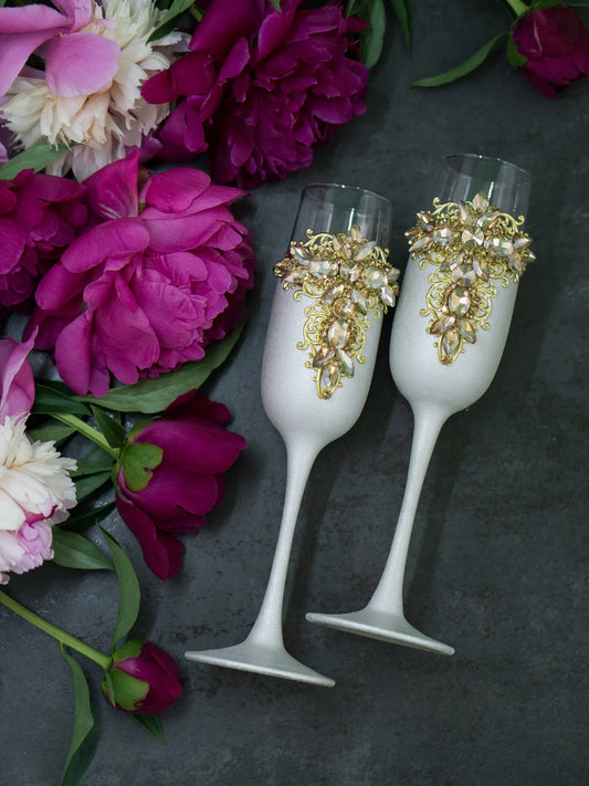 Elegant engraved gold and white wedding toasting flutes